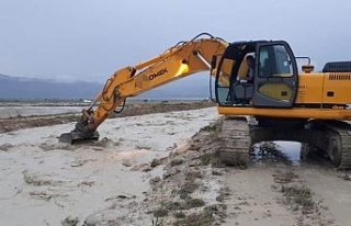 Burdur’da aşırı yağışlar taşkınlara neden...