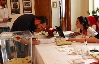 Çin’de yaşayan Türk vatandaşları sandık başında