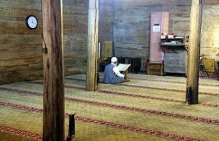 Çivisiz cami yıllara meydan okuyor