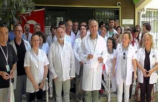 Darp edilen hekime destek