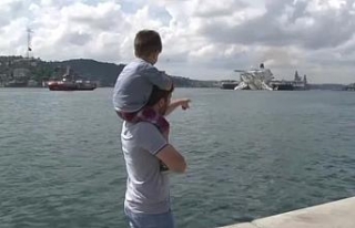 Dev geminin İstanbul Boğazı’ndan geçişi sürüyor