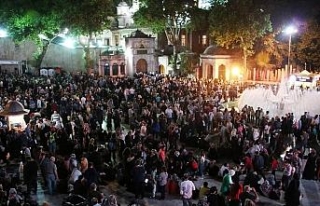 Eyüp Sultan’da Kadir Gecesi coşkusu