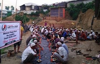 Harçlıklarıyla 400 Arakanlıya iftar verdiler