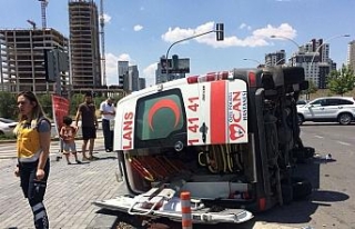 Hasta taşıyan ambulans kaza yaptı: 7 yaralı