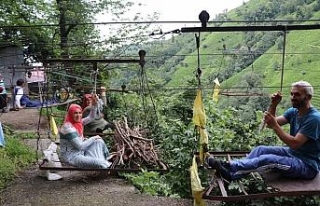 Her gün bu tehlikeli yolculuğu yapmak zorundalar