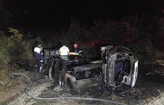 İki araç alev alev yandı: 4 yaralı