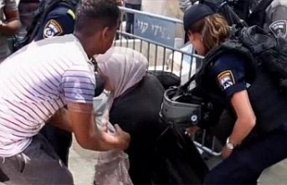 İsrail askerleri Filistinli kadını tartakladı