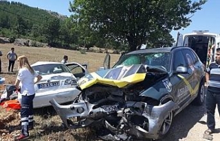İYİ Parti’li adayın bulunduğu otomobil kaza...