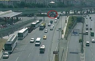 Kaldırımda beklerken üzerine asansör düştü