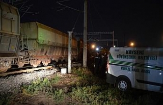 Kayseri’de tren işçilere çarptı: 1 ölü 1 yaralı