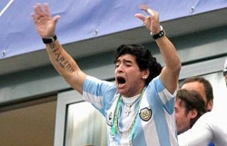 Maradona özür diledi