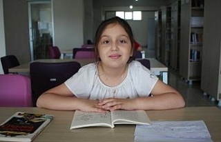 Minik öğrenciden alkışlanacak hareket