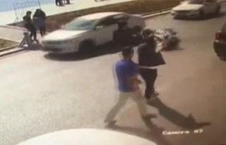 Motosikletin altında kalmaktan bir adım ile kurtuldu