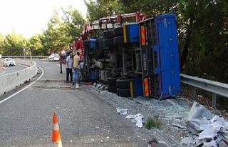 Muğla’da karayolu 3 saat trafiğe kapandı