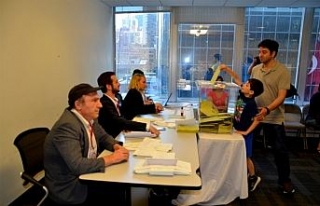 New York’ta oy kullanma işlemleri başladı