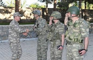 Orgeneral Akar Hakkari’de birlikleri denetledi