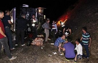 Otobüs devrildi: 3 ölü, 40 yaralı