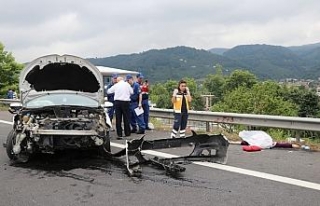 Otomobil ters şeride uçtu: 1 ölü, 7 yaralı