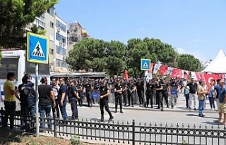 Oturma eylemi yapan gruba polis müdahalesi: 8 gözaltı