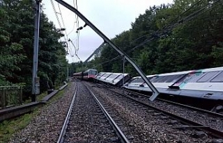 Paris’te tren raydan çıktı: 7 yaralı