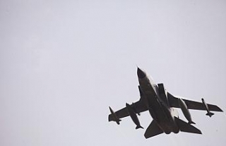 Rusya, 30 uçak ve bin 140 askerini Suriye’den çekti