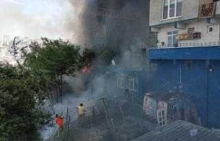 Samsun’da evlerin yakınına ulaşan yangın korkuttu