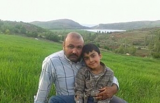 Seçmen kağıdını vermediğini iddia ettiği muhtarı...