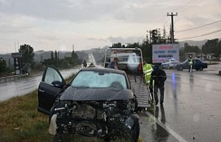 Şiddetli yağış kazaya neden oldu: 2 yaralı