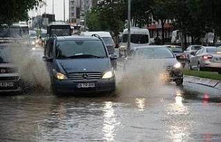 Sivas’ta cadde ve sokaklar göle döndü