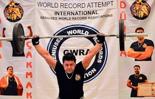 Tolga Çakmak’tan 7 ton 60 kilogramlık rekor