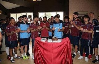 Trabzonspor’da Ünal Karaman’a doğum günü kutlaması