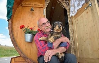 Traktörünü karavana çevirip Almanya’dan Rusya’ya...