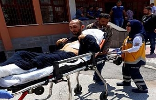 Yaralı sedyede geldi, oyunu kullandı