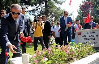 Bakan Akar Kayseri’de hava şehitliğini ziyaret...