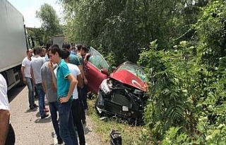 Bartın’da otomobille tır çarpıştı: 4 yaralı