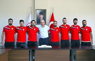 Boluspor yeni transferlerini imza töreninde tanıttı