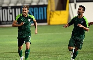 Bursaspor, Ümraniyespor’u 2 golle geçti