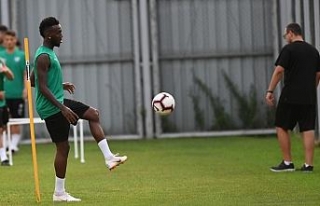 Bursaspor’un yeni transferi ilk antrenmanına çıktı