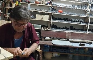 Çakıyla taşı sanata dönüştürüyor