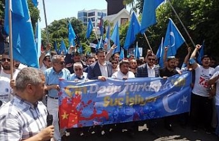 Çin Konsolosluğu önünde olaylı protesto