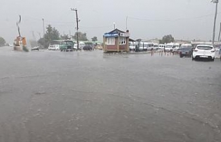 Edirne’de caddeler göle döndü