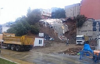 Enkaz alanına molozlarla dolgu yapılıyor