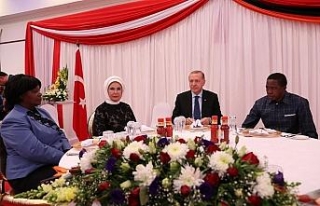 Erdoğan, onuruna verdiği yemeğe katıldı
