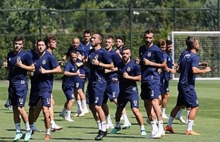 Fenerbahçe hazırlıklarını sürdürüyor