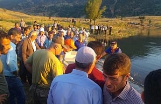 Fotoğraf çekerken sandaldan düşüp öldü