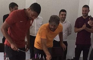 Galatasaray’da Fernando’nun doğum gününü kutladı