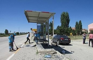 İki otomobilin çarpıştığı kaza kamerasında