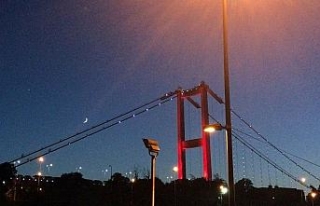 İstanbul semalarında duygulandıran ’ay yıldız’...