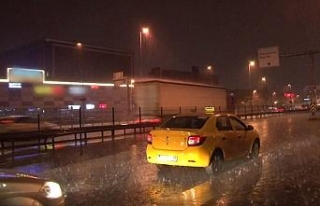 İstanbul’da şiddetli yağış etkili oluyor