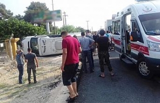 Kamyon yolcu minibüsüne çarptı: 14 yaralı